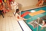 Maedchenklasse nackt im Schwimmbad - Photo #75